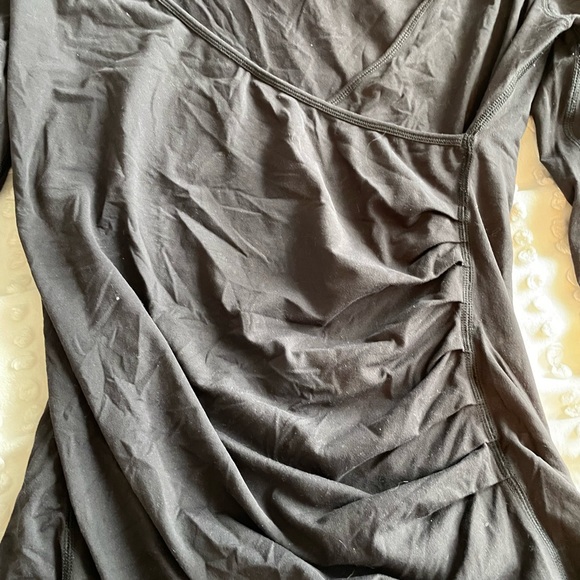 Lulu lemon long sleeve with rouching - Picture 2 of 3